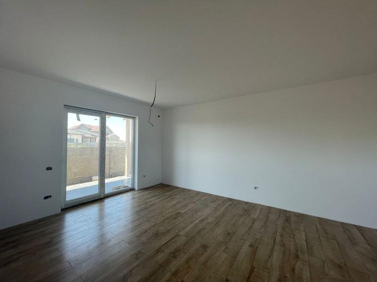 Duplex despartit prin baie | 3 camere | Super Preț | Urseni - 2