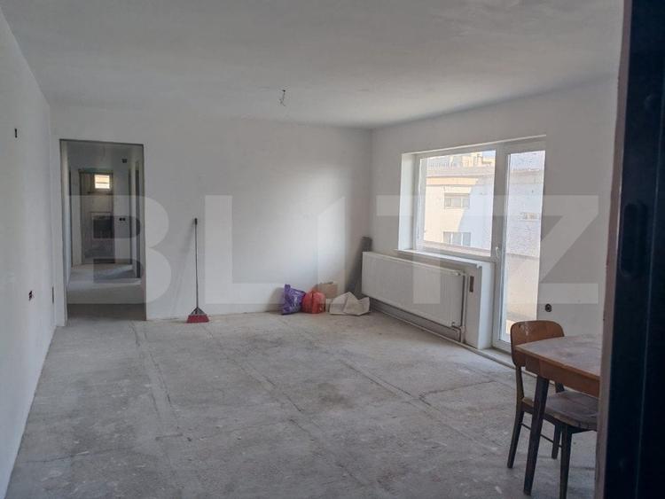 Apartament de vanzare, cu 4 camere, 85 mp, zona centrala - 1