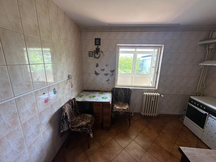 Apartament cu 3 camere decomandat, mobilat în Gorjului