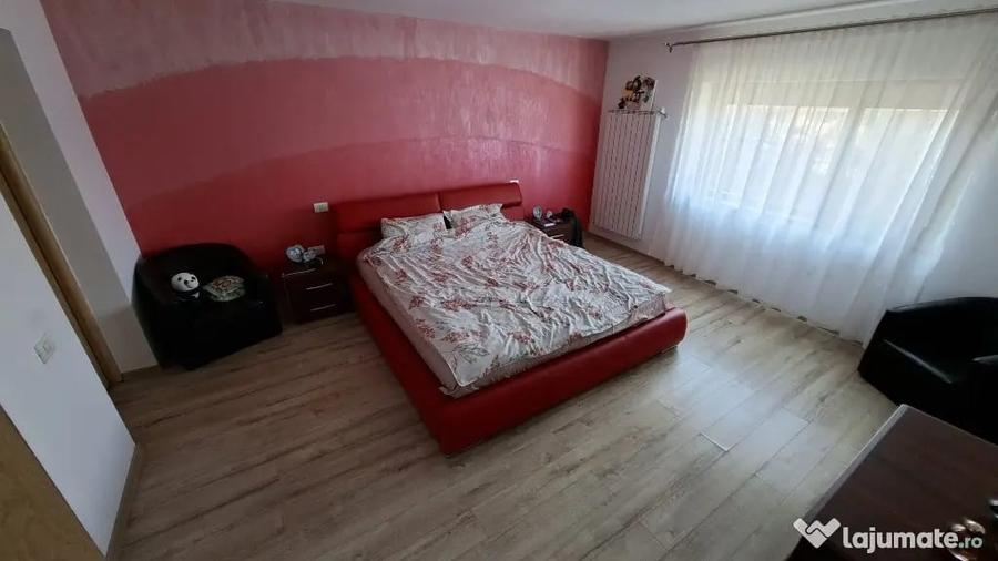 Casă cu 6 camere cu Teren 445 Mp în Nord