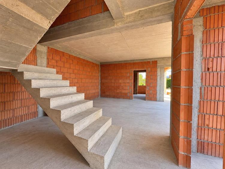 Duplex cu 4 camere cu Canalizare în Dumbrăvița