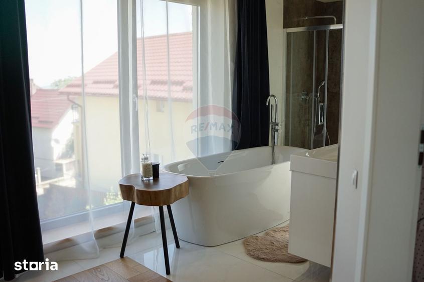 Casă cu 5 camere decomandat cu Teren 1002 Mp în Feleacu