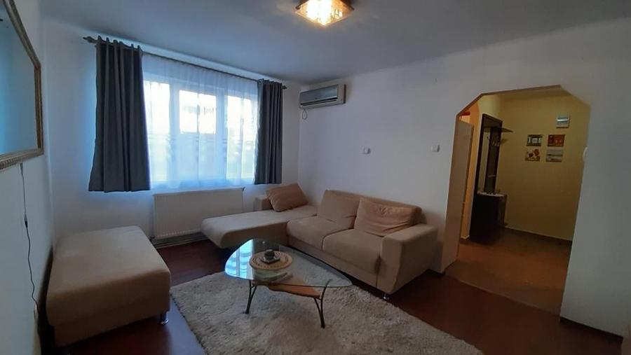 Apartament cu 2 camere semidecomandat, mobilat în Central