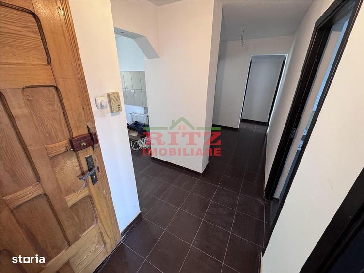 Apartament cu 4 camere decomandat în Crișan
