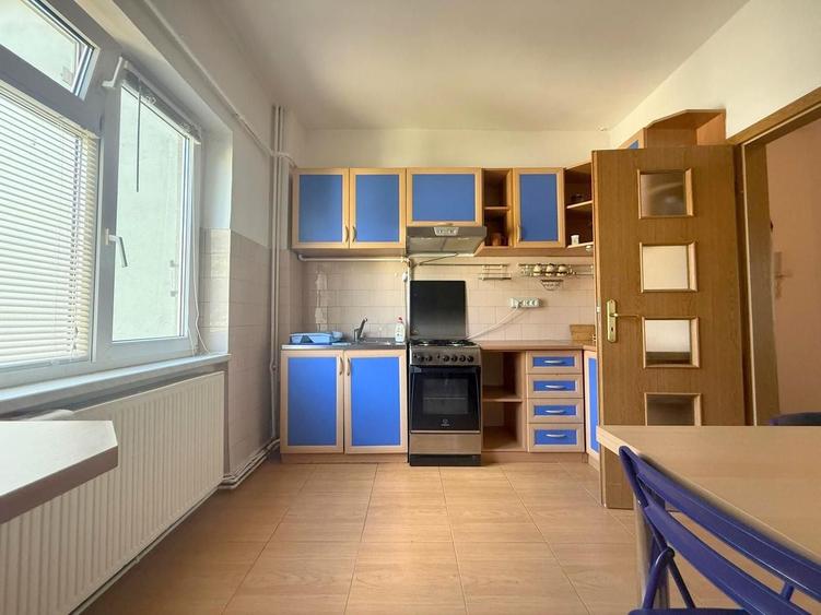 Apartament 3 camere de inchiriat, str. Bucuresti - 11