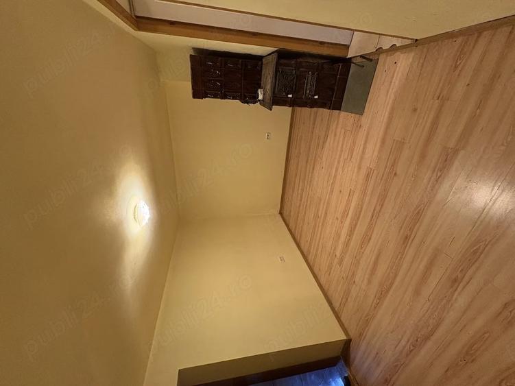 Casă cu 2 camere cu Teren 3000 Mp în Cornești