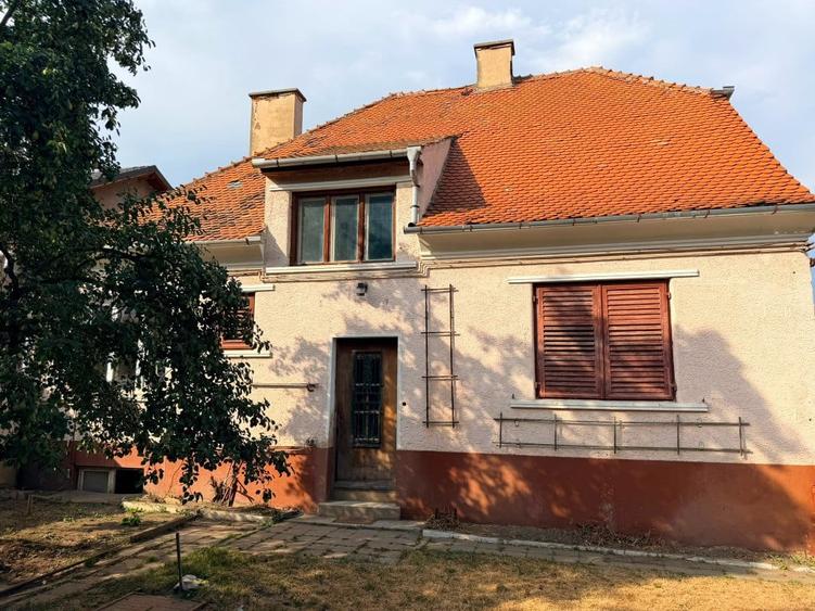 Vand Casa - Codlea, str.T.Vladimirescu, nr.9 jud. Brasov - 7 camere - 6