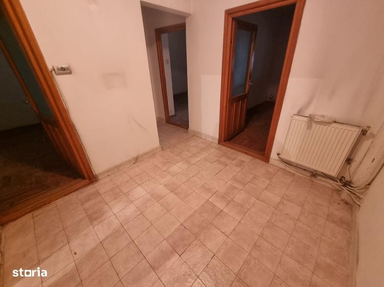 Apartament cu 3 camere decomandat în Ștefan cel Mare