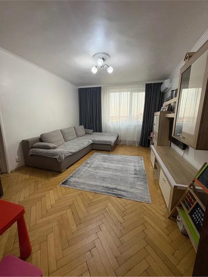 Apartament cu 3 camere decomandat în Războieni