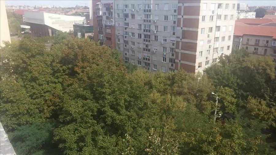 Apartament cu 3 camere semidecomandat, mobilat în Olimpia-Stadion