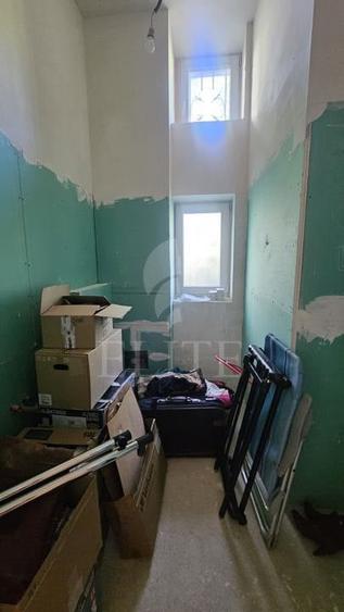 Apartament cu 4 camere semidecomandat în Central