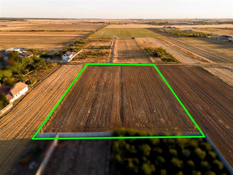 Teren intravilan de 5853 mp, în Gepiu