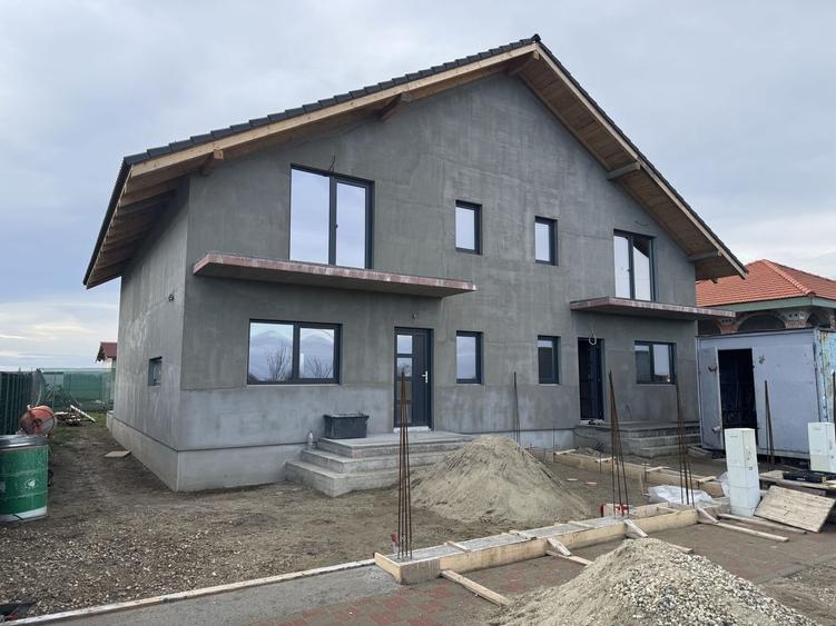 Sanmihaiul Roman Duplex P+M,4 Camere,terasa spatioasa - 2