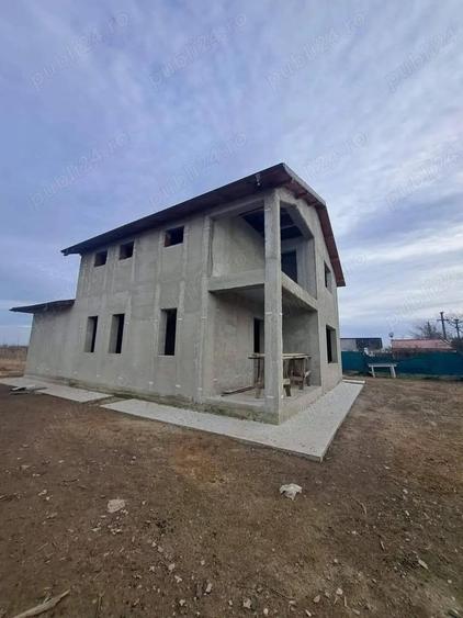 Vanzare Vila P + 1 la rosu, sup. teren 1700. mp., desch.20.ml, sup. constr. 200.mp. Com. Romanu - 2