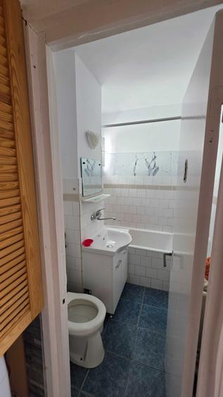 Inchiriez apartament cu 3 camere in zona centrala - 6