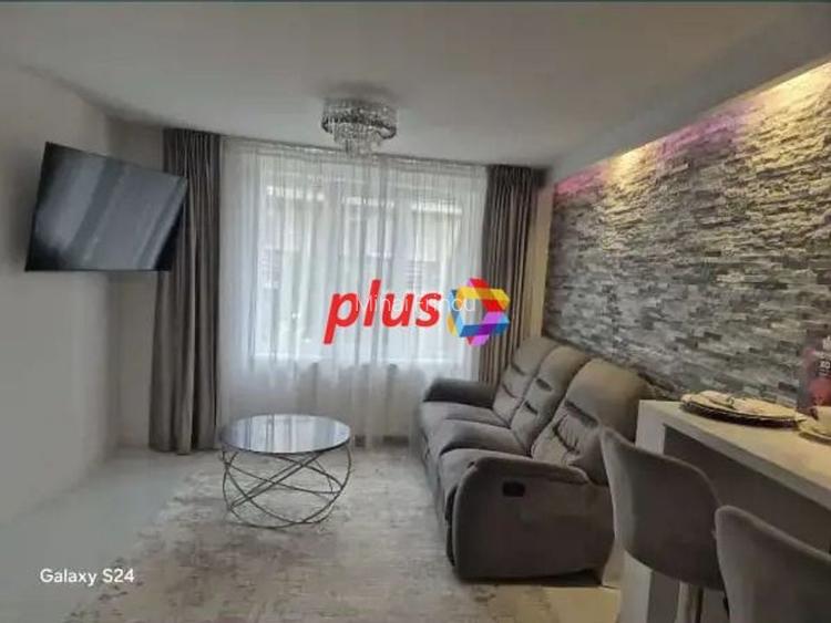 Casă cu 5 camere 130 mp - doua ap. separate,  zona Racadau