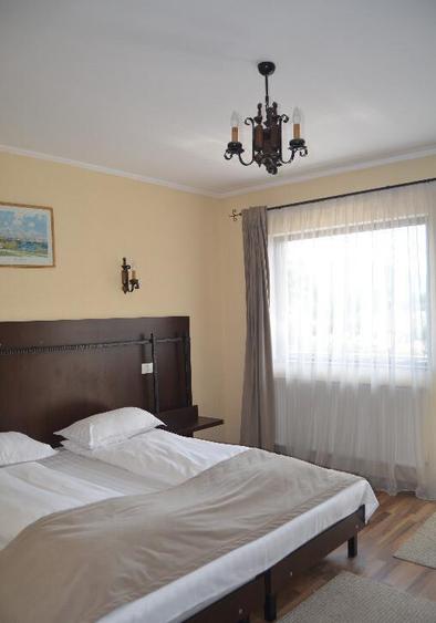 De vanzare pensiune situata in Busteni - 1