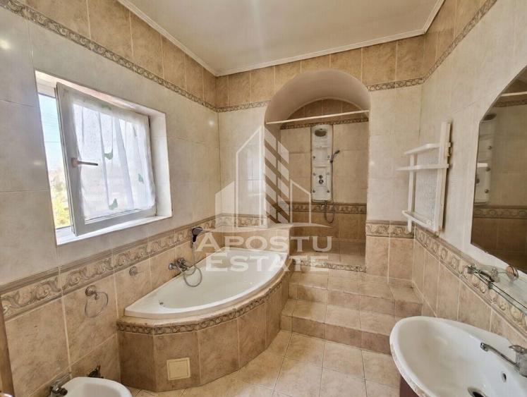 Casă spațioasă cu 2 locuințe și teren generos de 5.755 mp în Șandra - 9