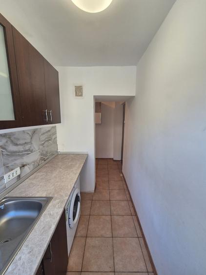 Închiriez apartament 1 camera etajul.1 - 10