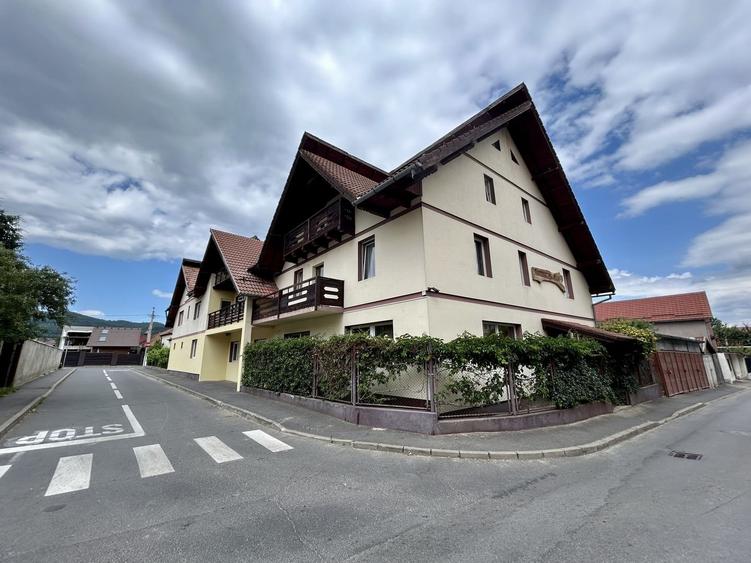 Pensiune cu potențial deosebit, vedere spectaculoasă spre Piatra Craiului - 1