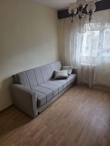 De închiriat apartament 4 camere DC - 4