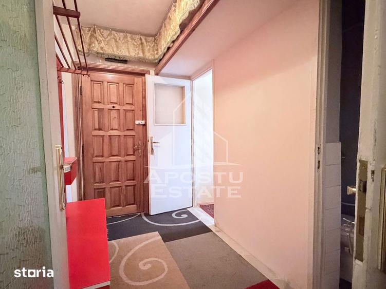 Apartament de vanzare cu doua camere parter Piata Doin Calea Sagului - 2