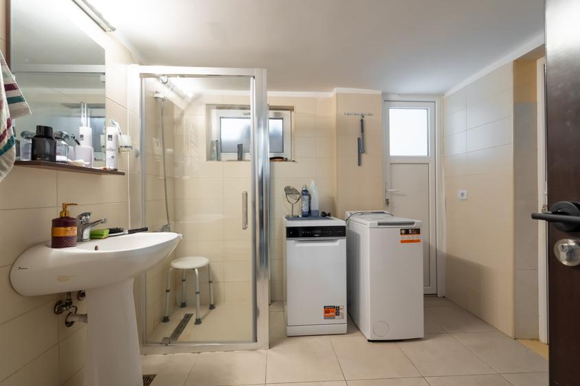 Casă cu curte generoasă pe o stradă liniștită din Bucureștii Noi - 34