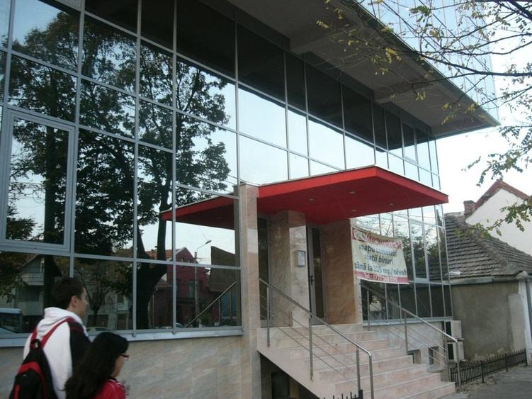 SPATII COMERCIAL PE B-DUL SIMION BARNUTIU -BIROU DE INCHIRIAT IN ZONA CENTRALA! - 1