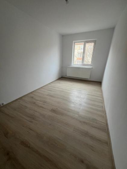 Apartament 4 camere,Dacia,et.3 - 1