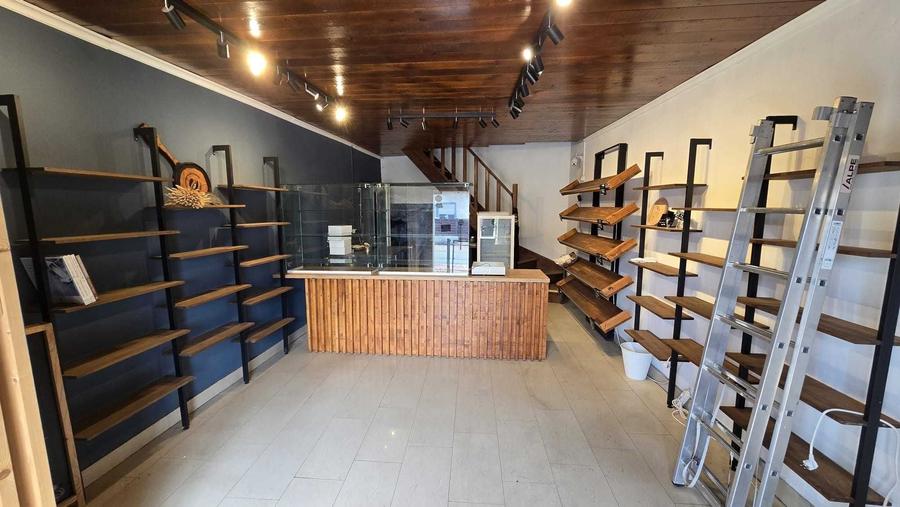 Spațiu comercial, de 35 mp, în Domnești