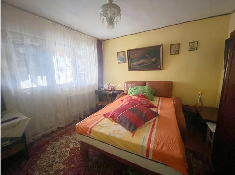 Apartament trei camere - Zona Școala nr. 10 - etajul 2