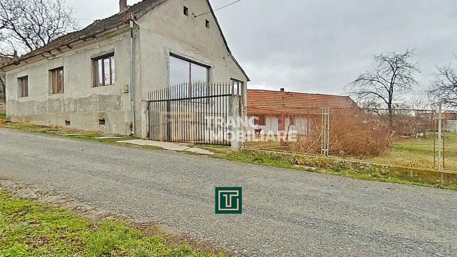 Casă de vânzare cu 4 camere în Zăbrani, teren 578 mp, front generos - 1