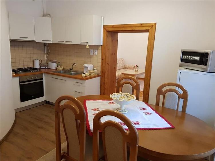 Oportunitate Imobiliara ?n Inima Sibiului: Apartament Clasic cu 2 Camere - 8