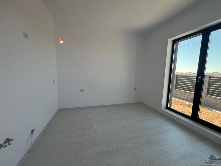 Casa individuala pe parter cu 4 camere // 2 bai // panouri 3 Kw - 6