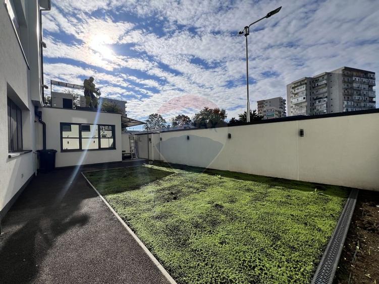 Spatiu comercial modern de inchiriat / 2 locuri de parcare - 15