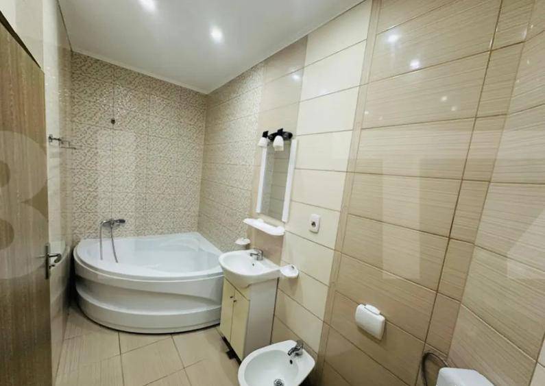 Apartament de vanzare, cu 3 camere, zona ultracentrala - 7