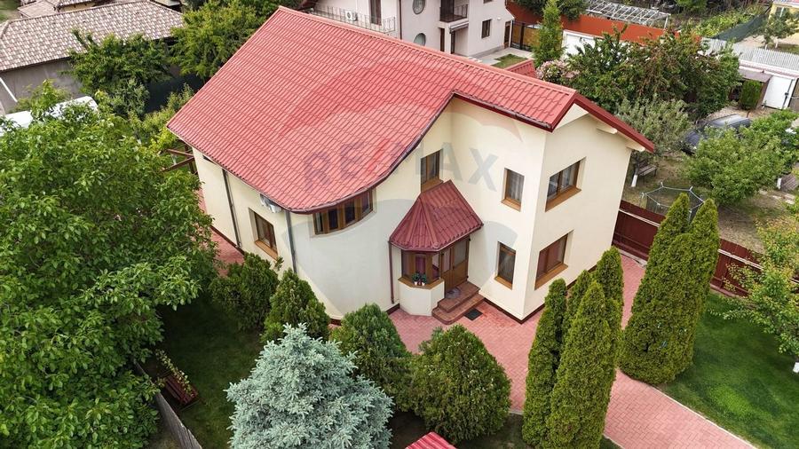 Casa de vanzare cu 280 mp si teren 1100 mp in Arcasilor Galati - 1