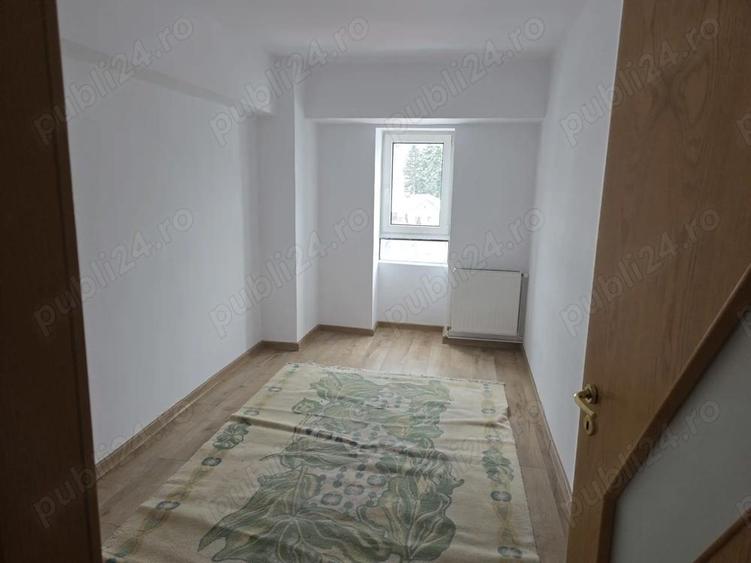 Inchiriez apartament 3 camere Centrul Civic Camera de Comert - 2