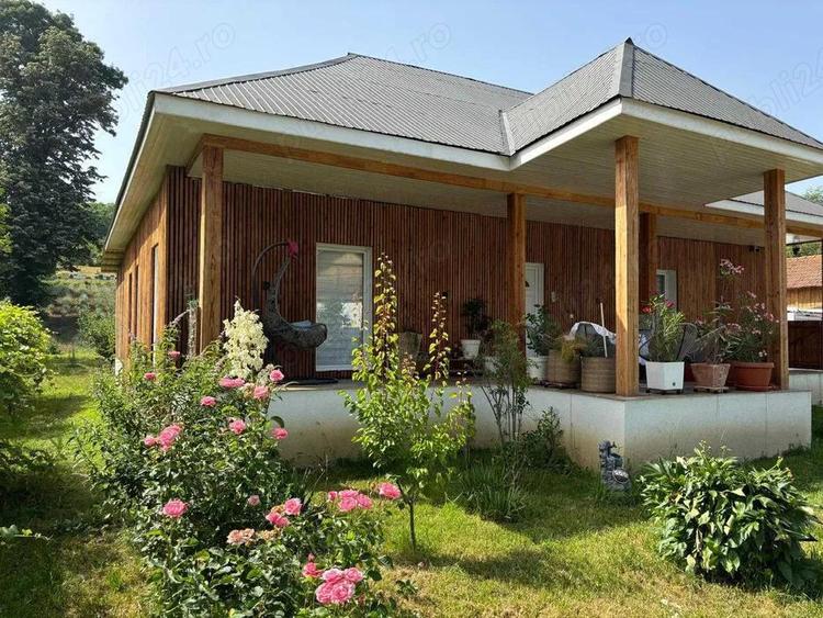 Casa renovata in stil occidental, cu planta?ie de lavanda! - 9