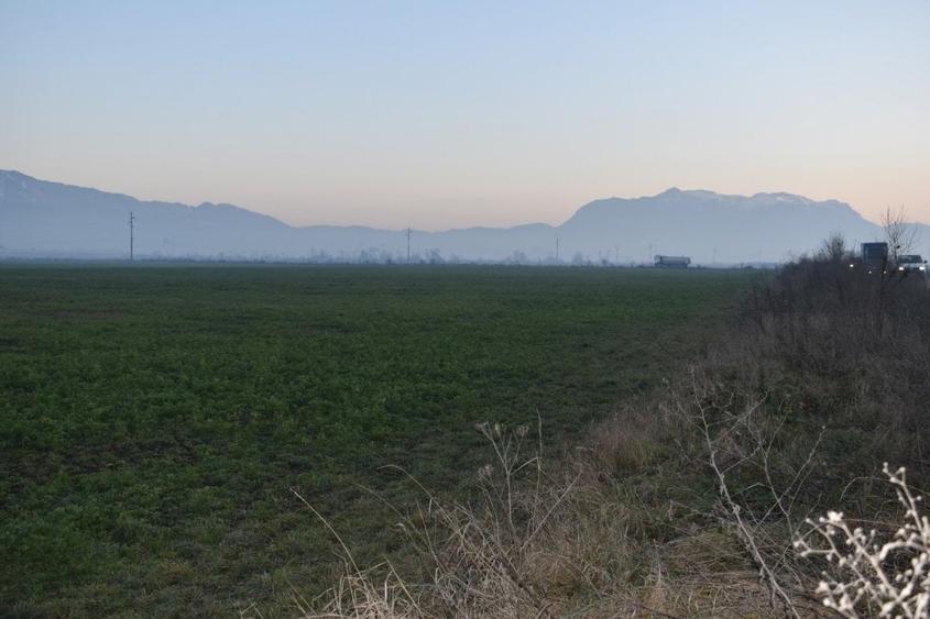 Vând teren intravilan  excelent pentru constructii industriale  în Codlea - 3