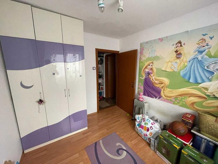 Apartament 3 camere Trivale , Decomandat, Etaj 1/4 - 8