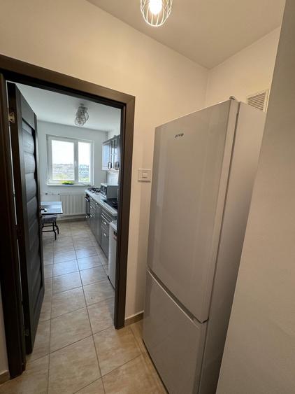 Apartament cu 3 camere semidecomandat, mobilat în Drumul Taberei