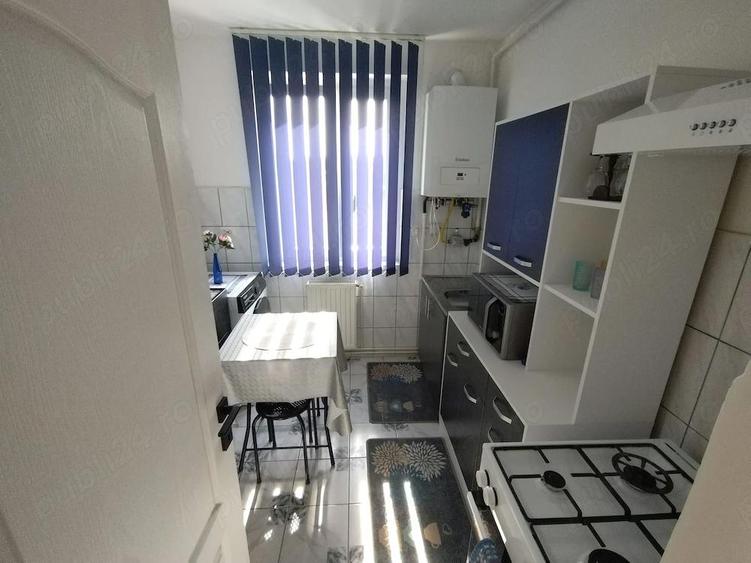 Vand apartament decomandat 2 camere zona Vasia (George Toparceanu) Medias, etaj intermediar - 3