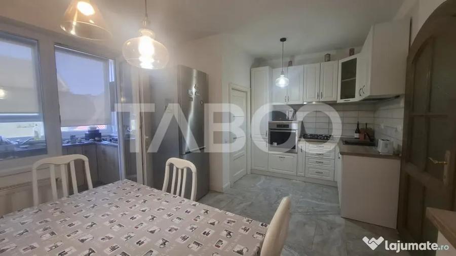 Apartament cu 4 camere decomandat în Central