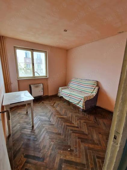 Apartament de vanzare - 2 camere, Petrosani, Str. Aviatorilor, bloc 1 - 2