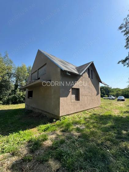 Vand casa structura lemn la rosu