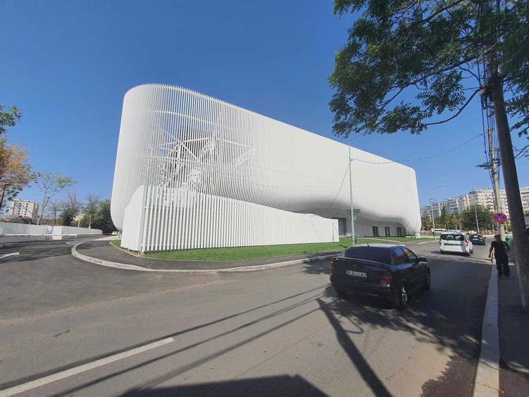 3 cam 51 mp + curte 40 mp/foisor | 3 min metrou Aparatorii Patriei | centrala | parcare | pet-friendly | 500 - 5