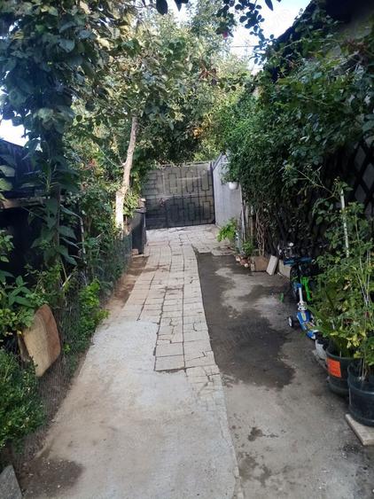 Proprietar vand casa curte zona cartierul 23 August - 5