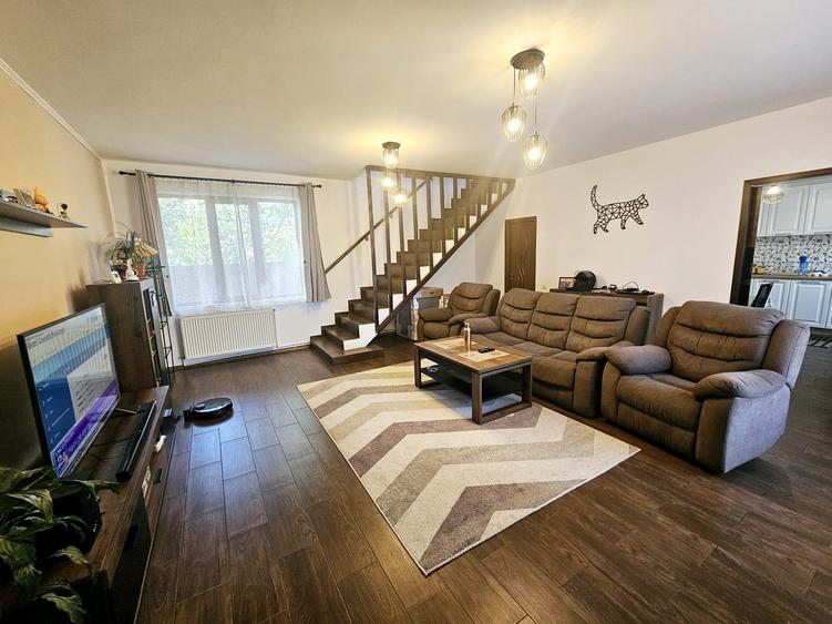 Casa Modernă, curte cu foișor-Mogoșoaia,  Șos. Bucuresti-Targoviste - 11