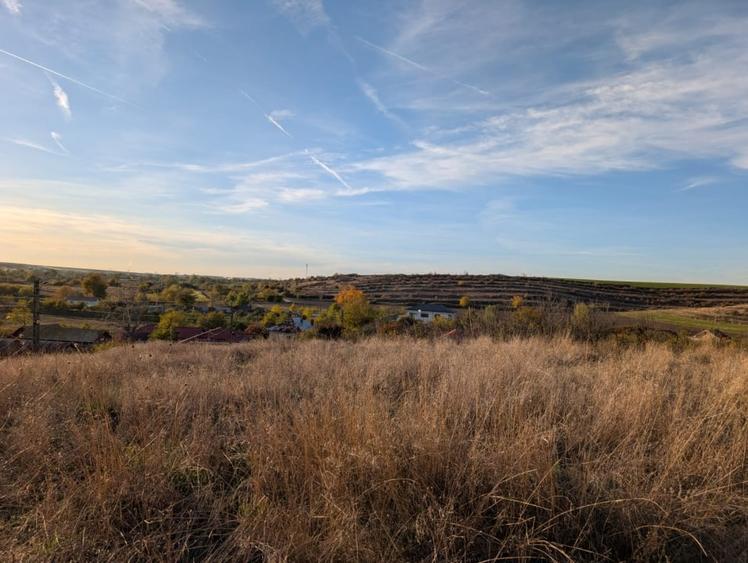 Teren intravilan ,Pielesti, 1835 mp , front 38m. - 1